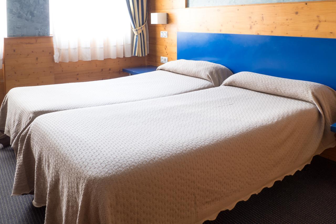 סנטה קרוז דה בת'אנה Hotel Bezana Lago מראה חיצוני תמונה