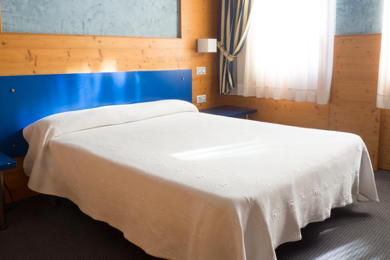 סנטה קרוז דה בת'אנה Hotel Bezana Lago מראה חיצוני תמונה