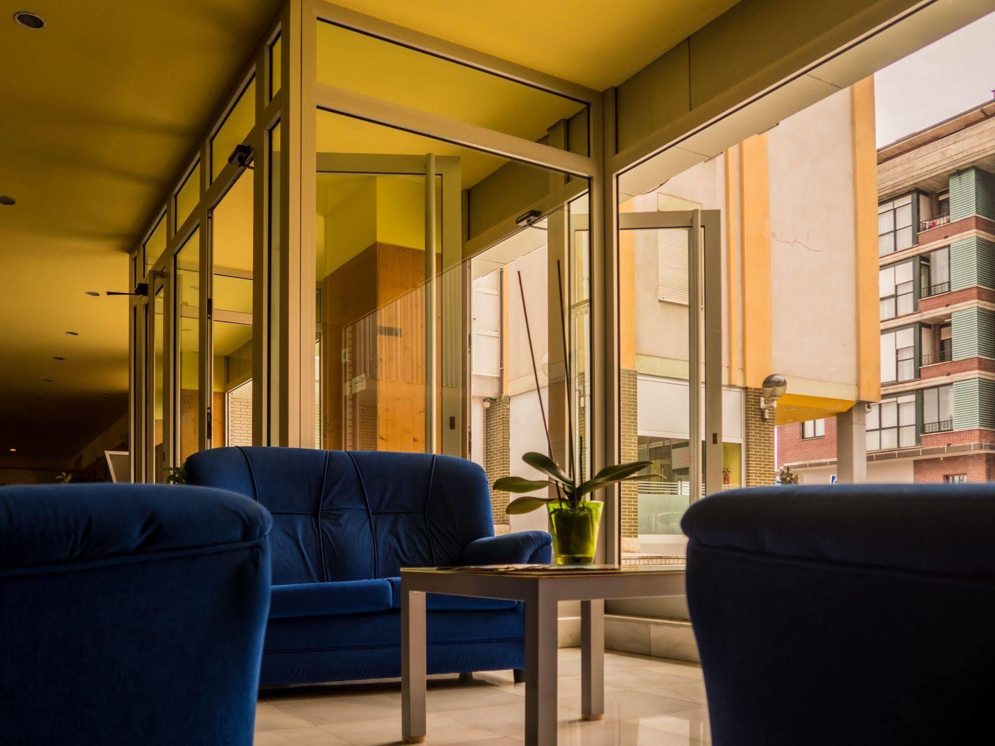 סנטה קרוז דה בת'אנה Hotel Bezana Lago מראה חיצוני תמונה