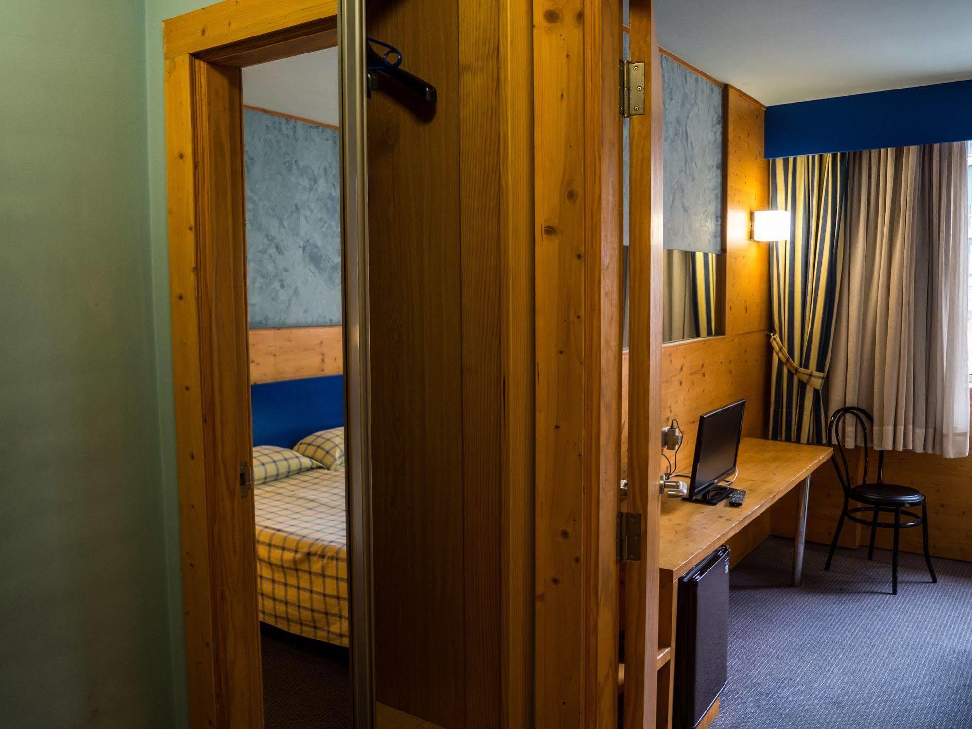 סנטה קרוז דה בת'אנה Hotel Bezana Lago מראה חיצוני תמונה