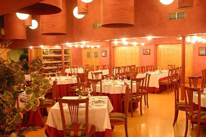 סנטה קרוז דה בת'אנה Hotel Bezana Lago מראה חיצוני תמונה