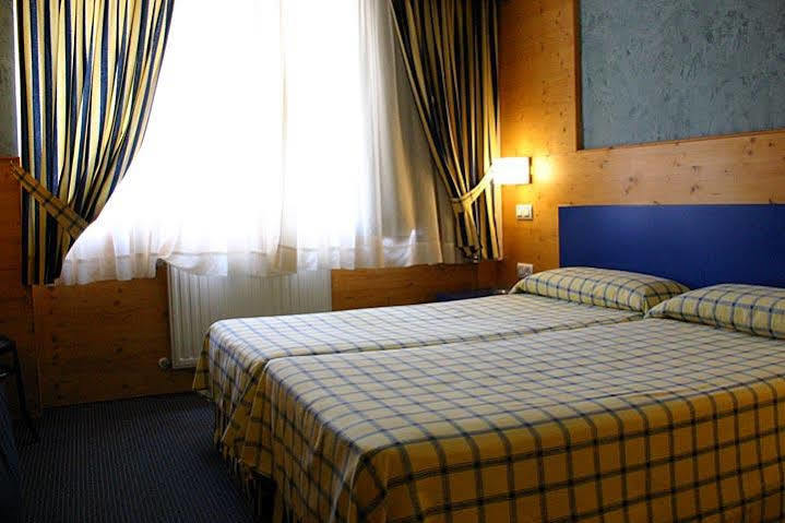 סנטה קרוז דה בת'אנה Hotel Bezana Lago מראה חיצוני תמונה