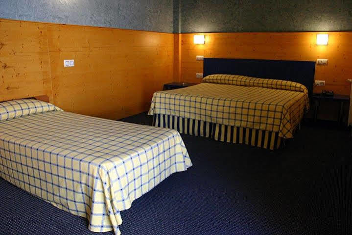סנטה קרוז דה בת'אנה Hotel Bezana Lago מראה חיצוני תמונה